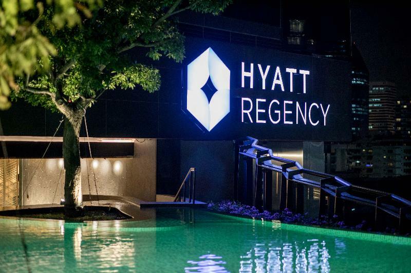 Отель Hyatt Regency Bangkok Sukhumvit Экстерьер фото